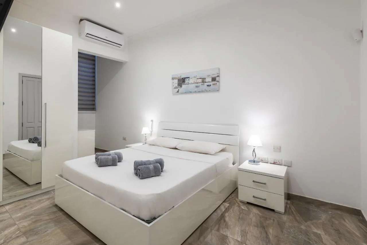 Spinola Bay Seafront Apartment - St. Julian'S Malta